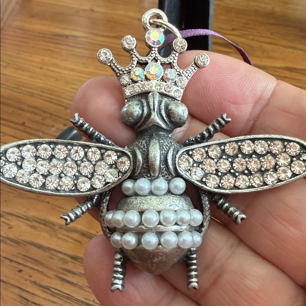🐝🐝🐝QueenBeeBlack Cord Necklace OR OrnamentFauxPearlsRhinestonesSilverMetalCute